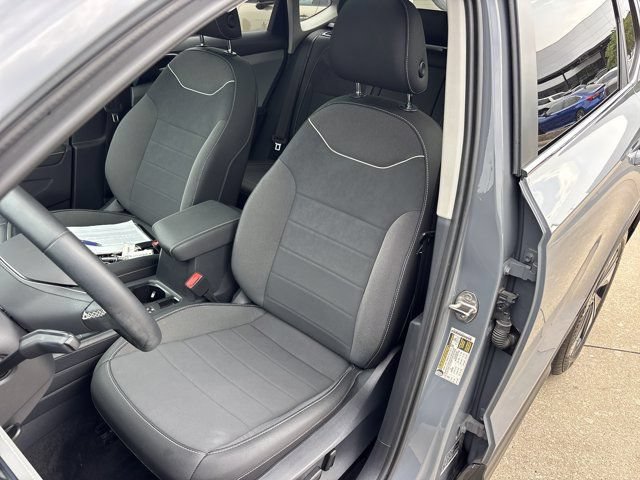Used 2024 Volkswagen Taos SE w/ Panoramic Sunroof Package AWD/4WD image 21