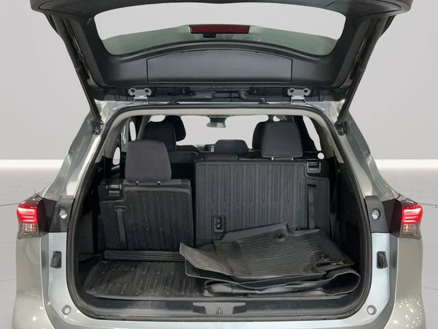 Used 2020 Toyota Highlander LE AWD/4WD image 23