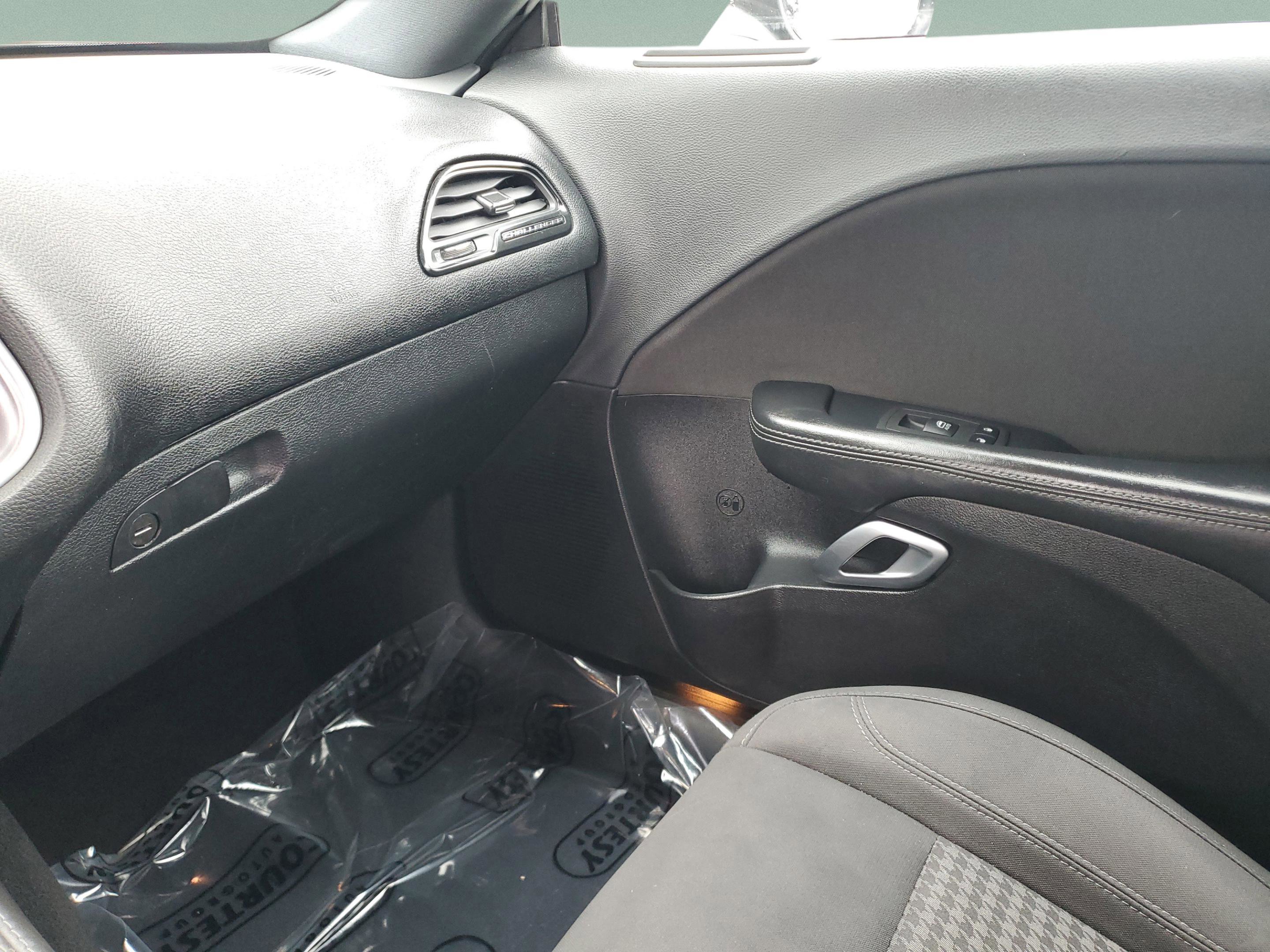 Used 2019 Dodge Challenger SXT image 21