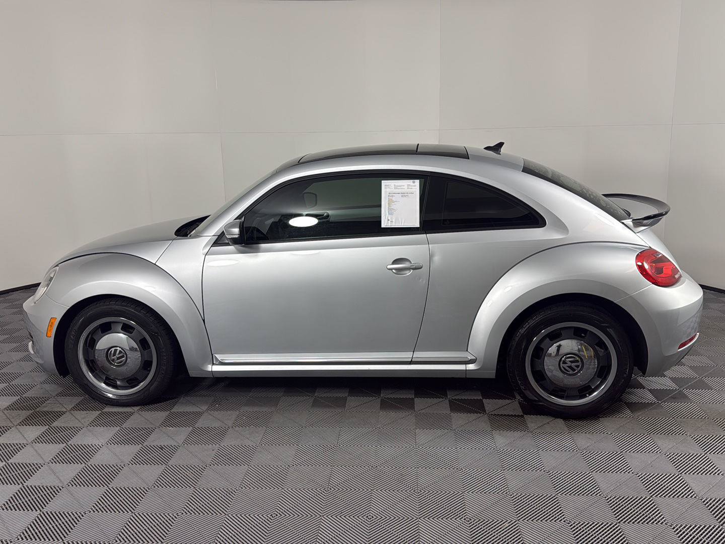 Used 2012 Volkswagen Beetle 2.5 FWD image 6