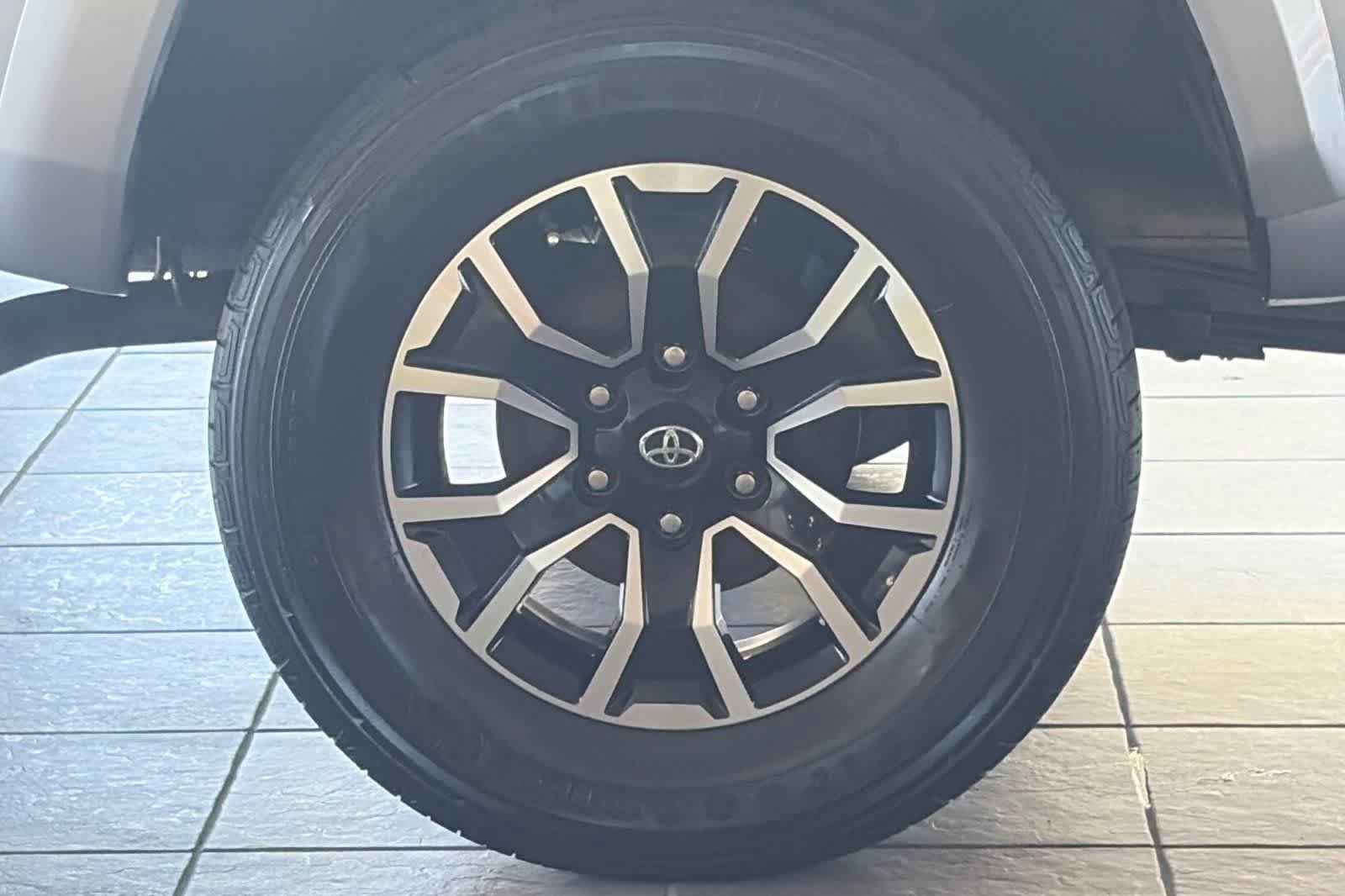 Used 2020 Toyota Tacoma TRD Sport AWD/4WD image 28