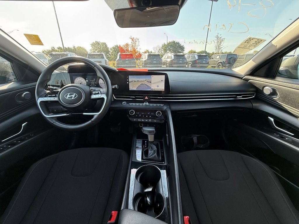 Used 2025 Hyundai Elantra SEL FWD image 27