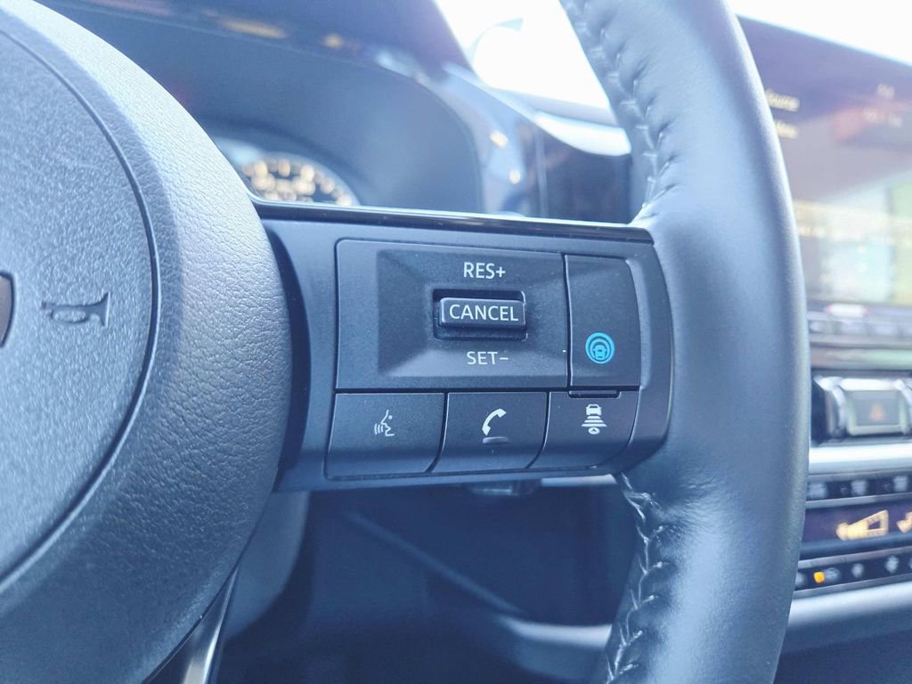 Used 2023 Nissan Pathfinder SL w/ Black Appearance Package image 22