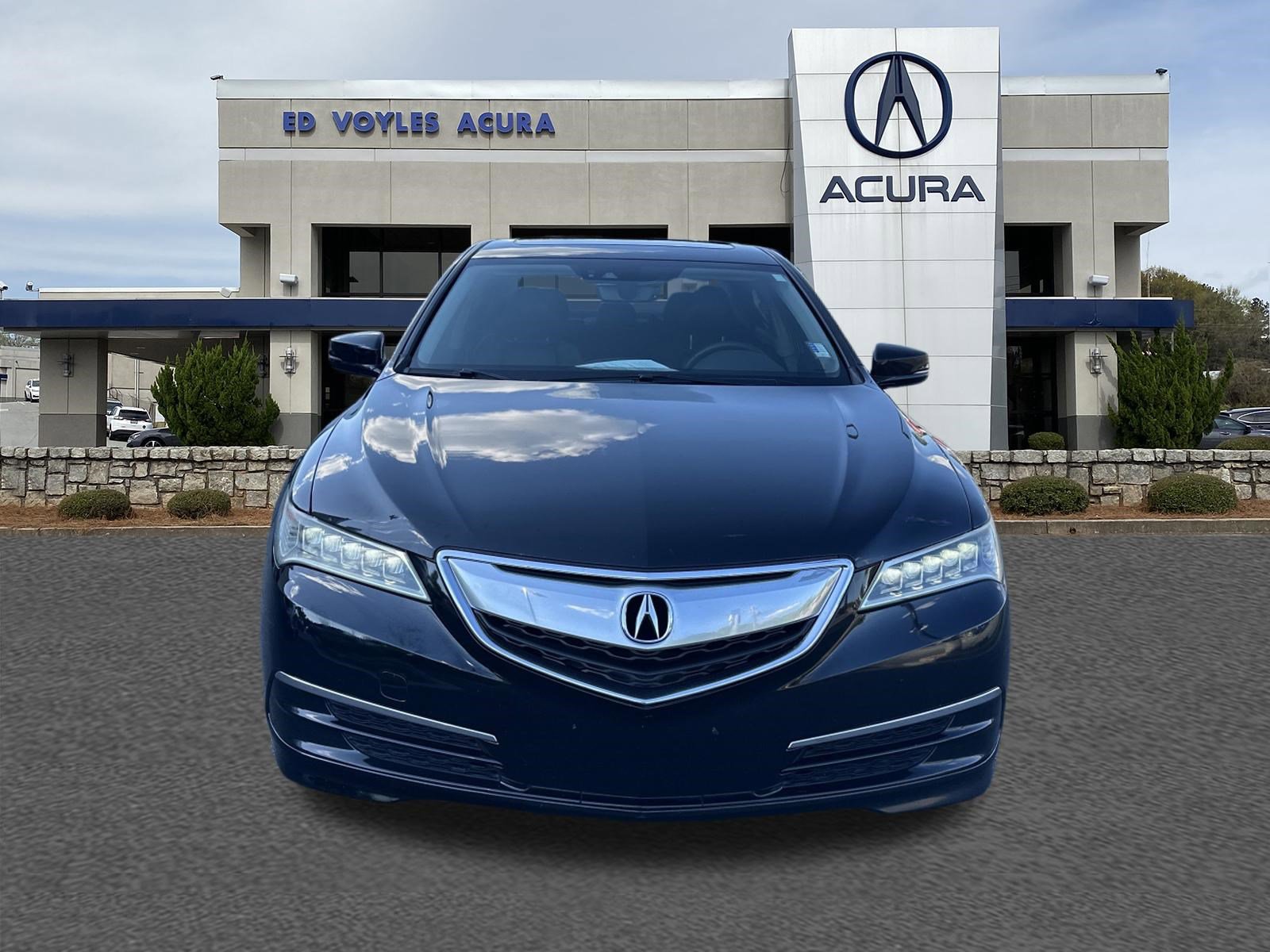 Used 2015 Acura TLX V6 w/ Technology Package FWD image 2