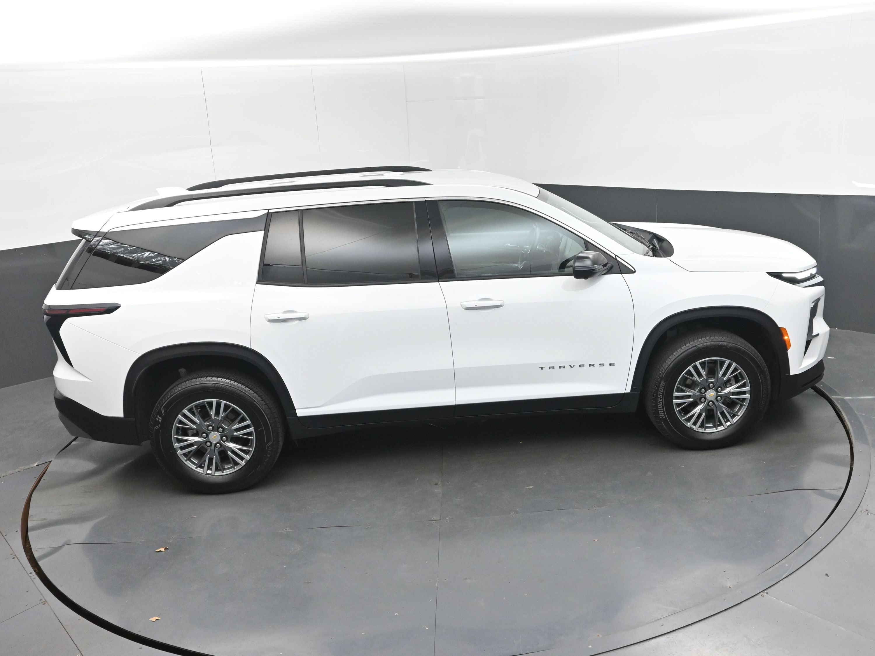 Used 2026 Chevrolet Traverse LT w/ Driver Confidence Package FWD image 38