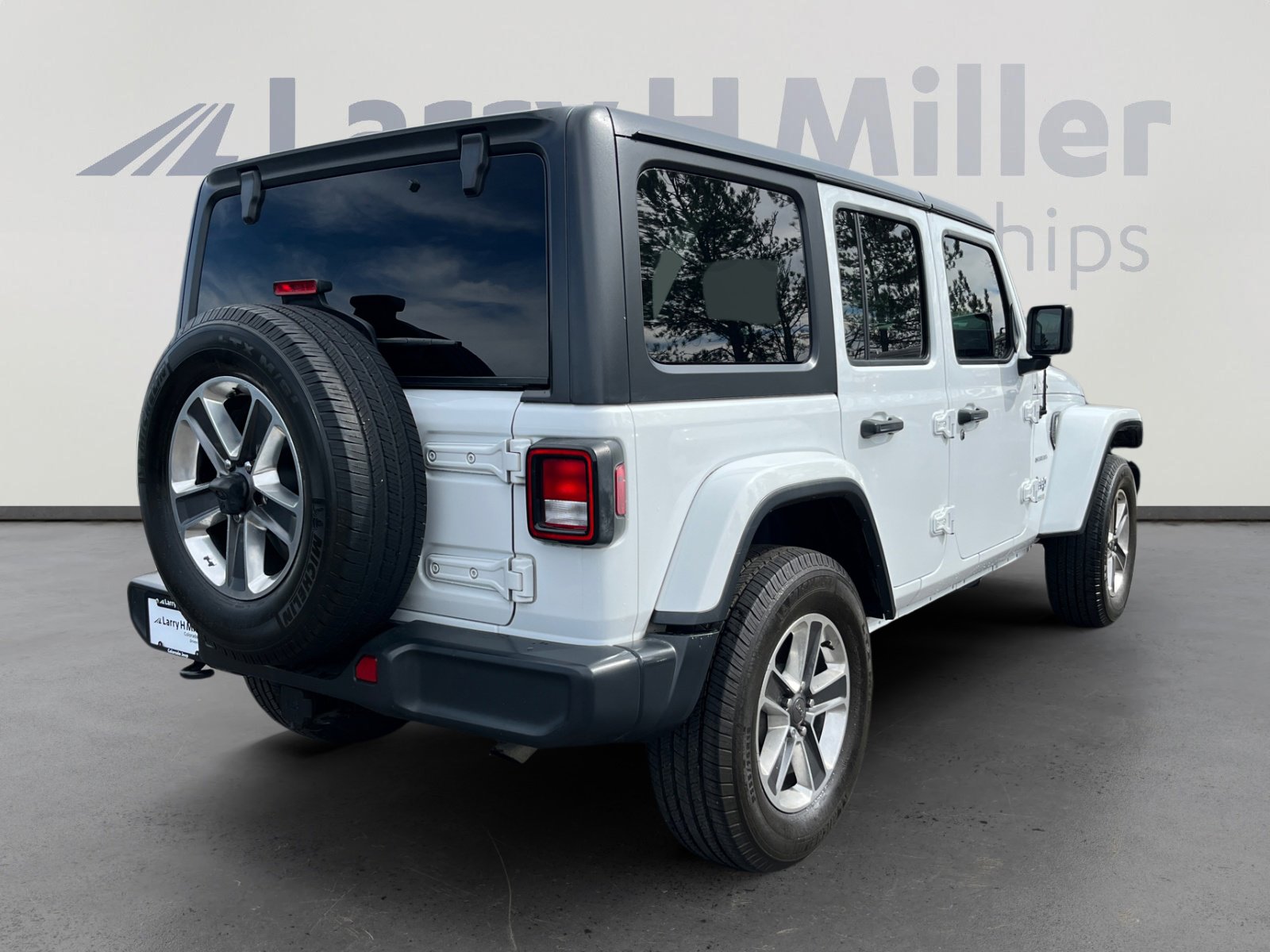 Used 2018 Jeep Wrangler Unlimited Sahara image 5