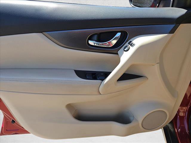 Used 2015 Nissan Rogue SV w/ SV Premium Package FWD image 11