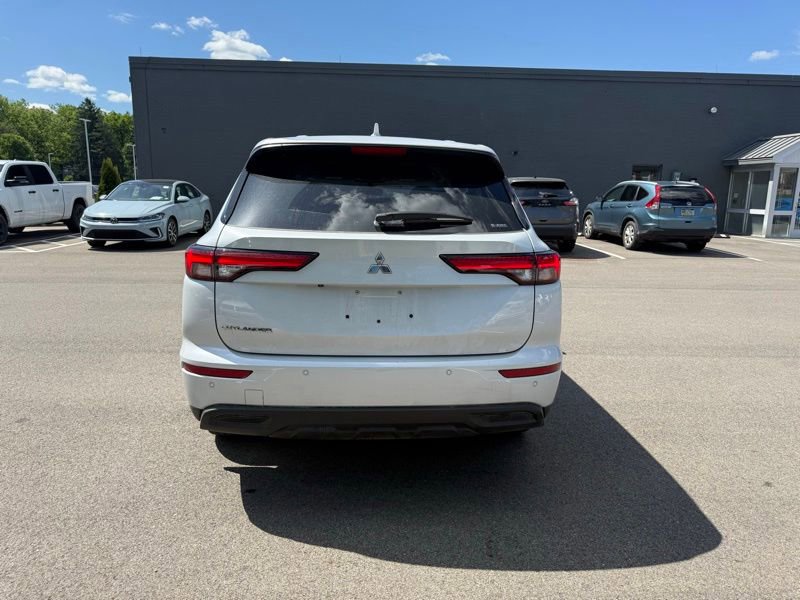 Used 2024 Mitsubishi Outlander ES AWD/4WD image 7