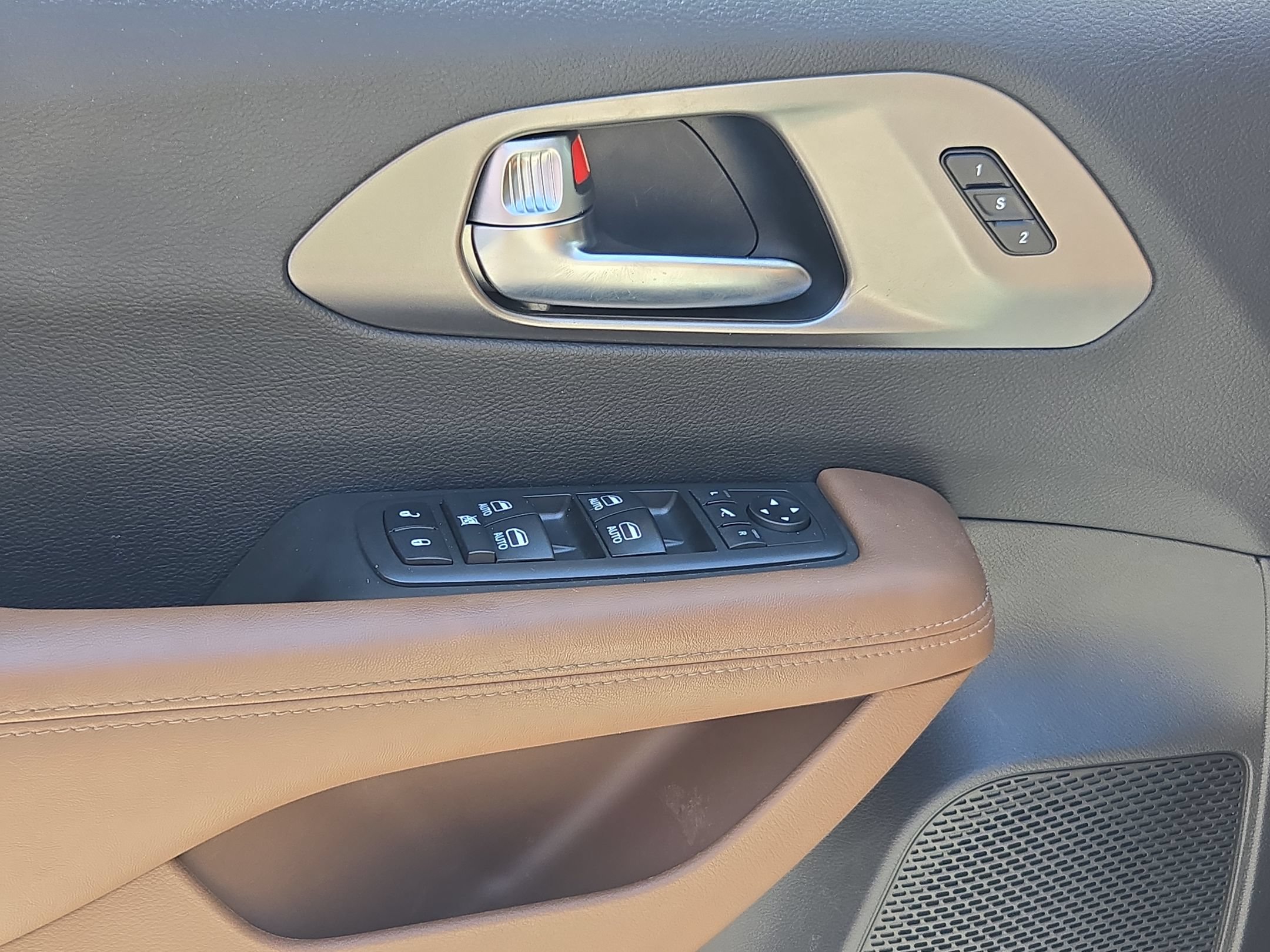Used 2019 Chrysler Pacifica Limited w/ Advanced Safetytec Group FWD image 21