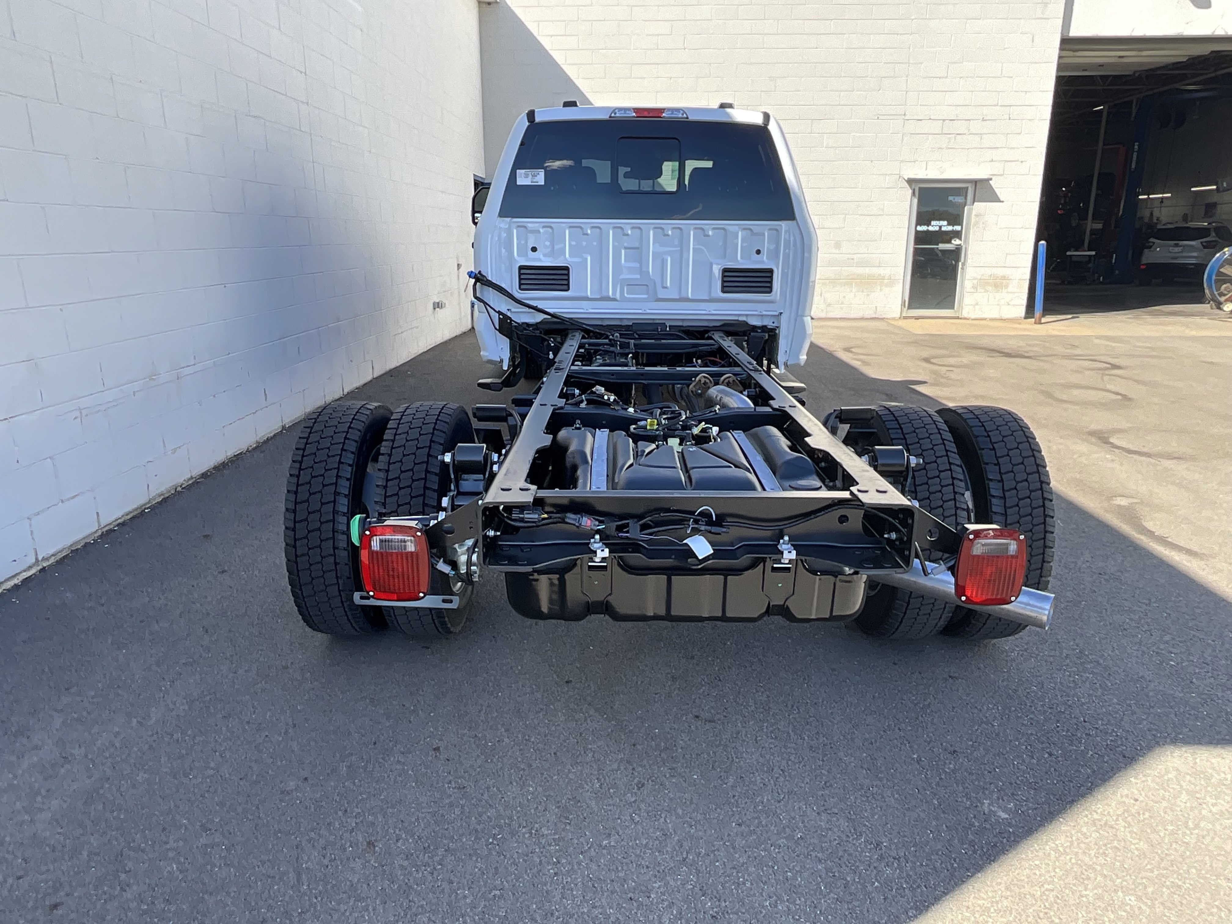 New 2026 Ford F550 4x4 Crew Cab image 7