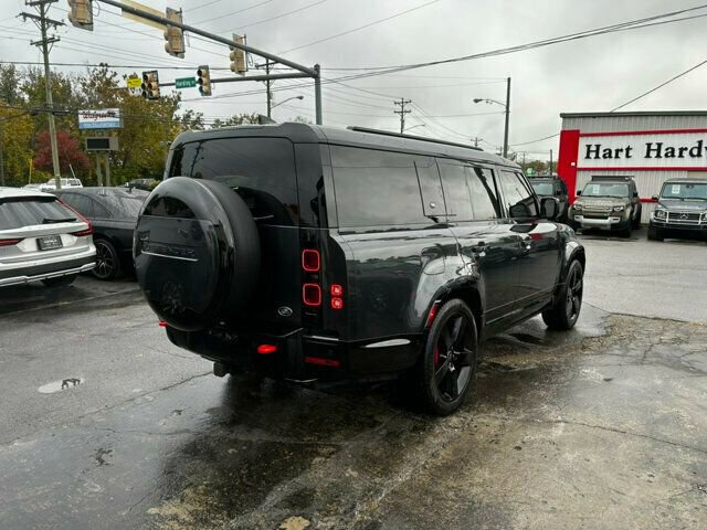 Used 2023 Land Rover Defender 130 X-Dynamic SE image 5