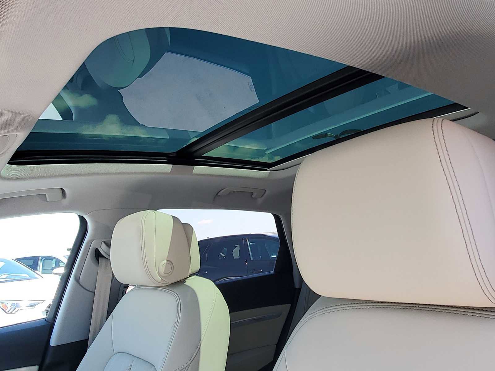 Certified 2024 Audi Q8 e-tron Premium Plus w/ Premium Plus Package AWD/4WD image 18