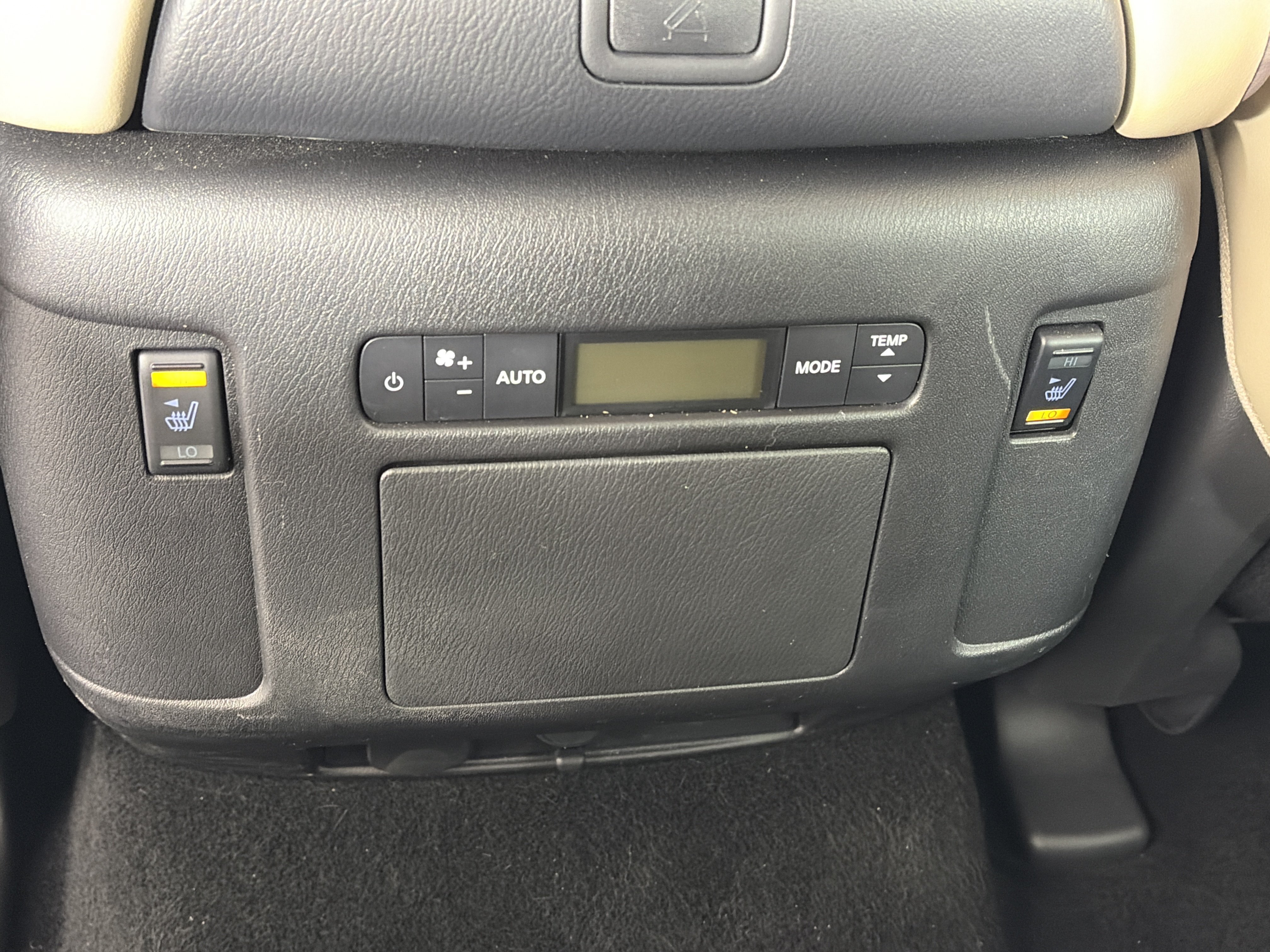 Used 2024 Nissan Armada Platinum w/ Captain's Chairs Package RWD image 19