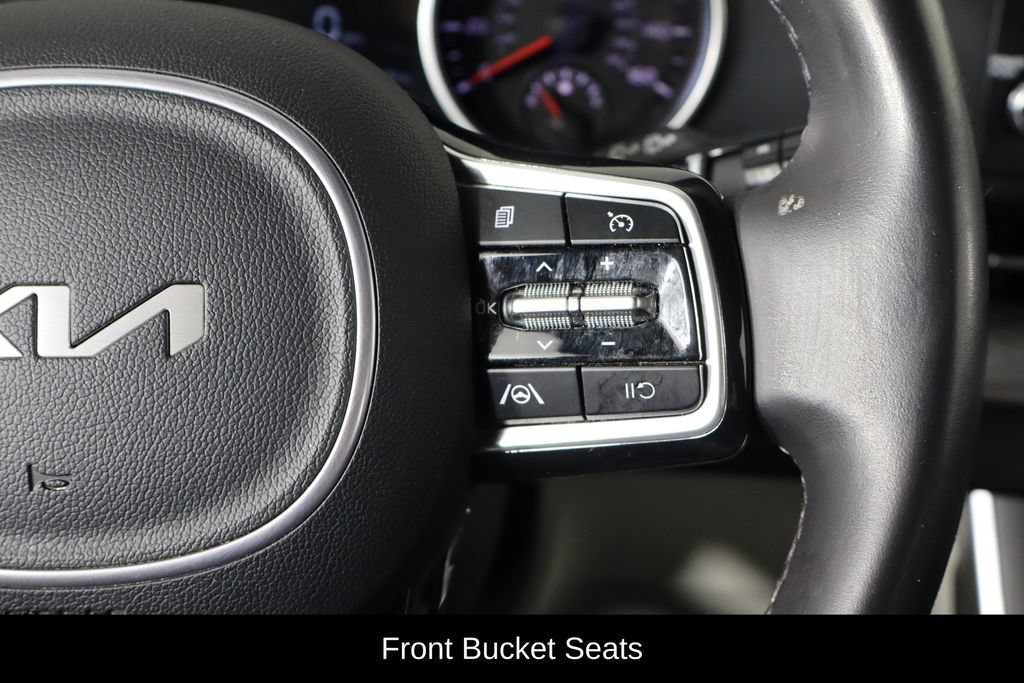 Used 2023 Kia Carnival LX FWD image 10