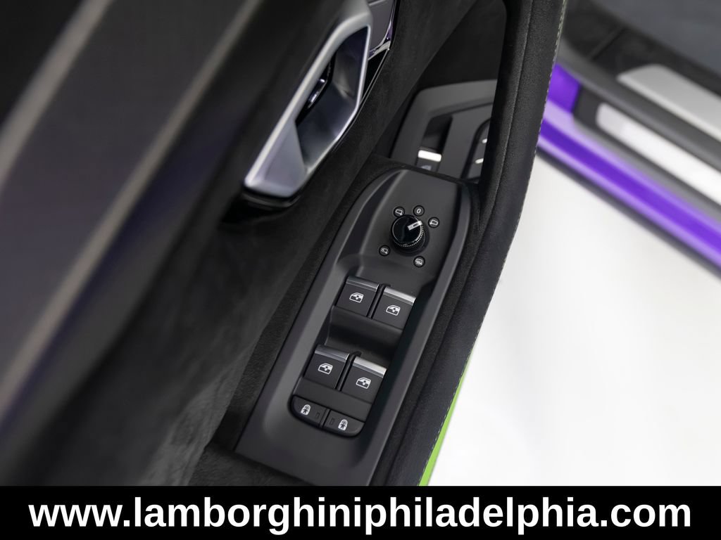 Used 2024 Lamborghini Urus Performante AWD/4WD image 13