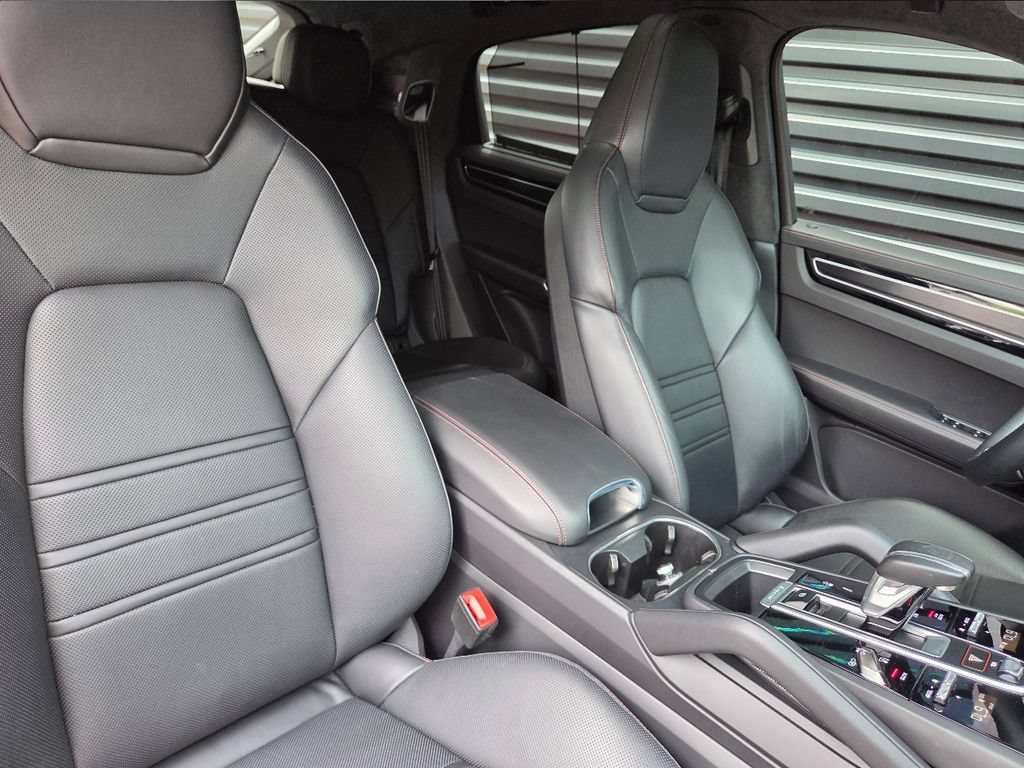 Certified 2023 Porsche Cayenne GTS AWD/4WD image 19