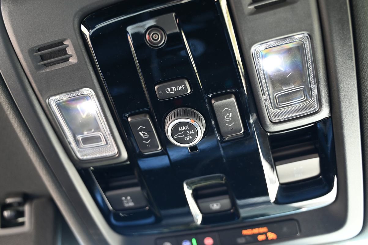 Used 2025 Cadillac Escalade Premium Luxury w/ LPO, Floor Liner Package image 41