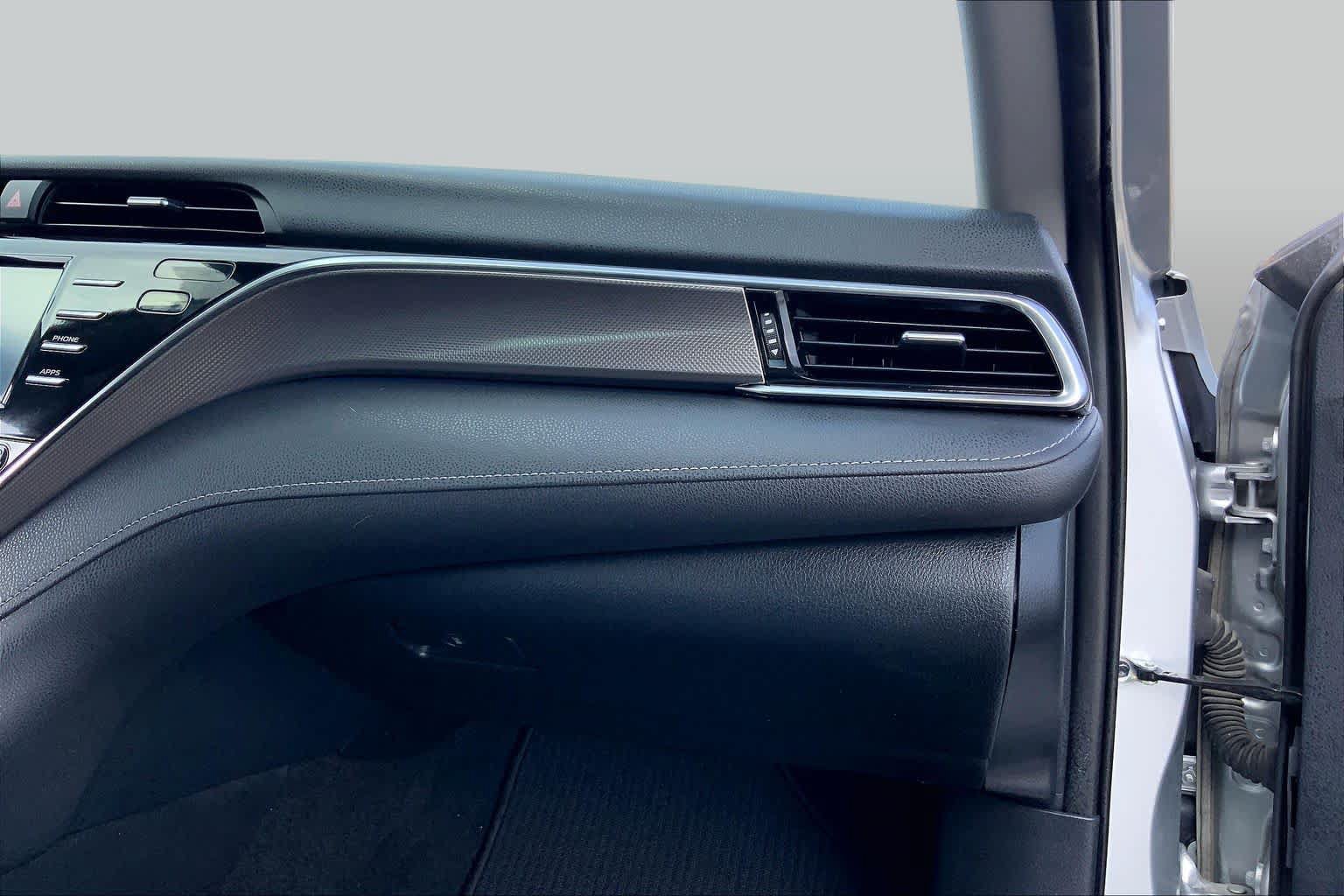 Used 2018 Toyota Camry XSE FWD image 18