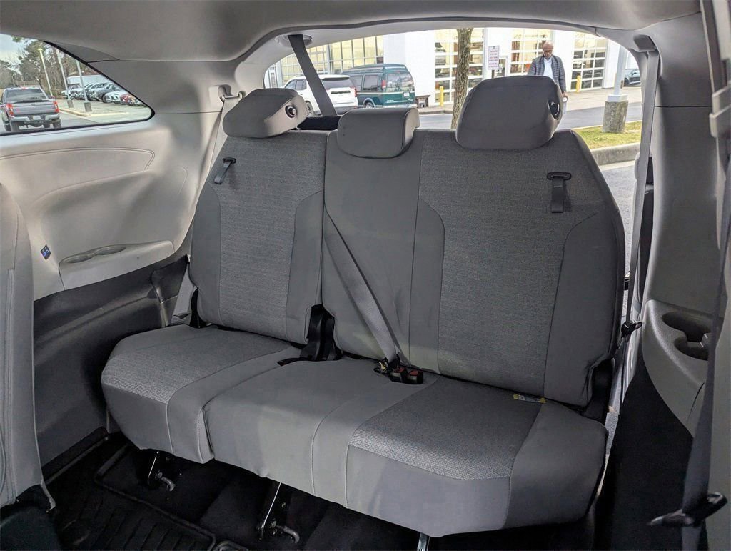 Used 2024 Toyota Sienna LE image 16