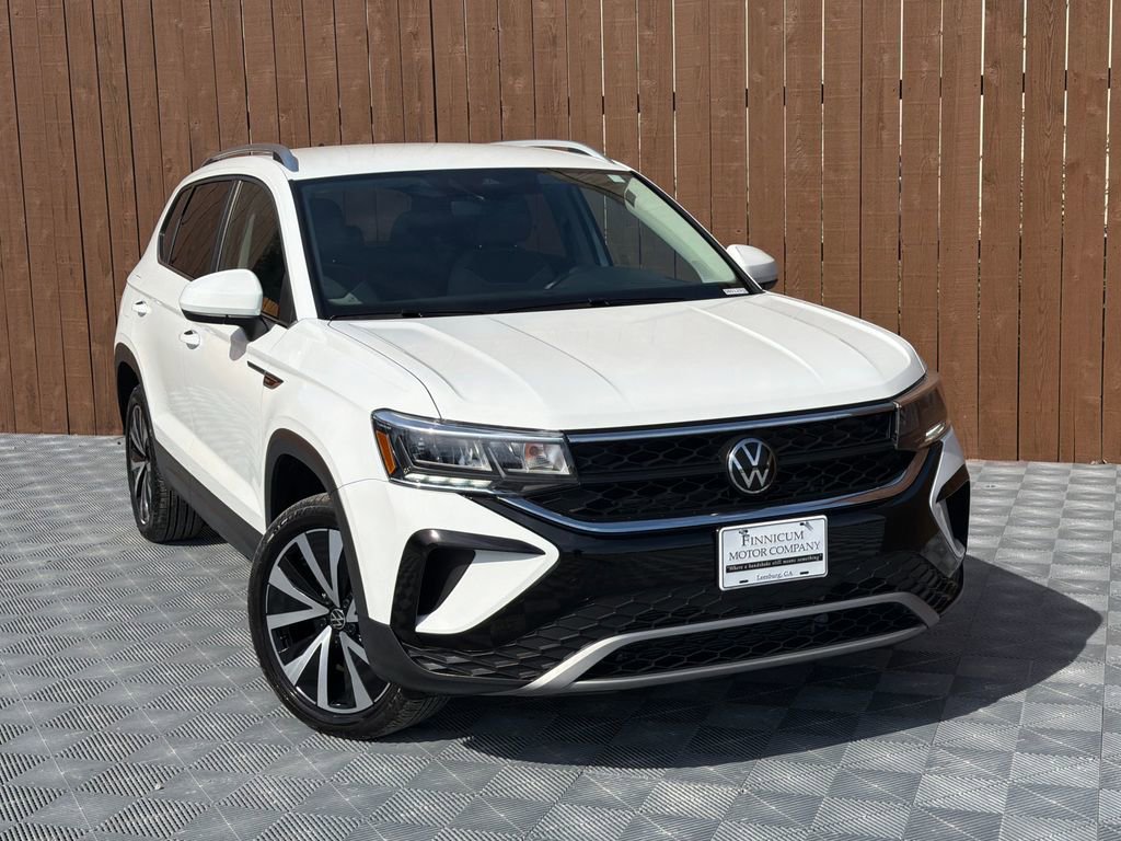 Used 2024 Volkswagen Taos SE w/ MDO Package image 8