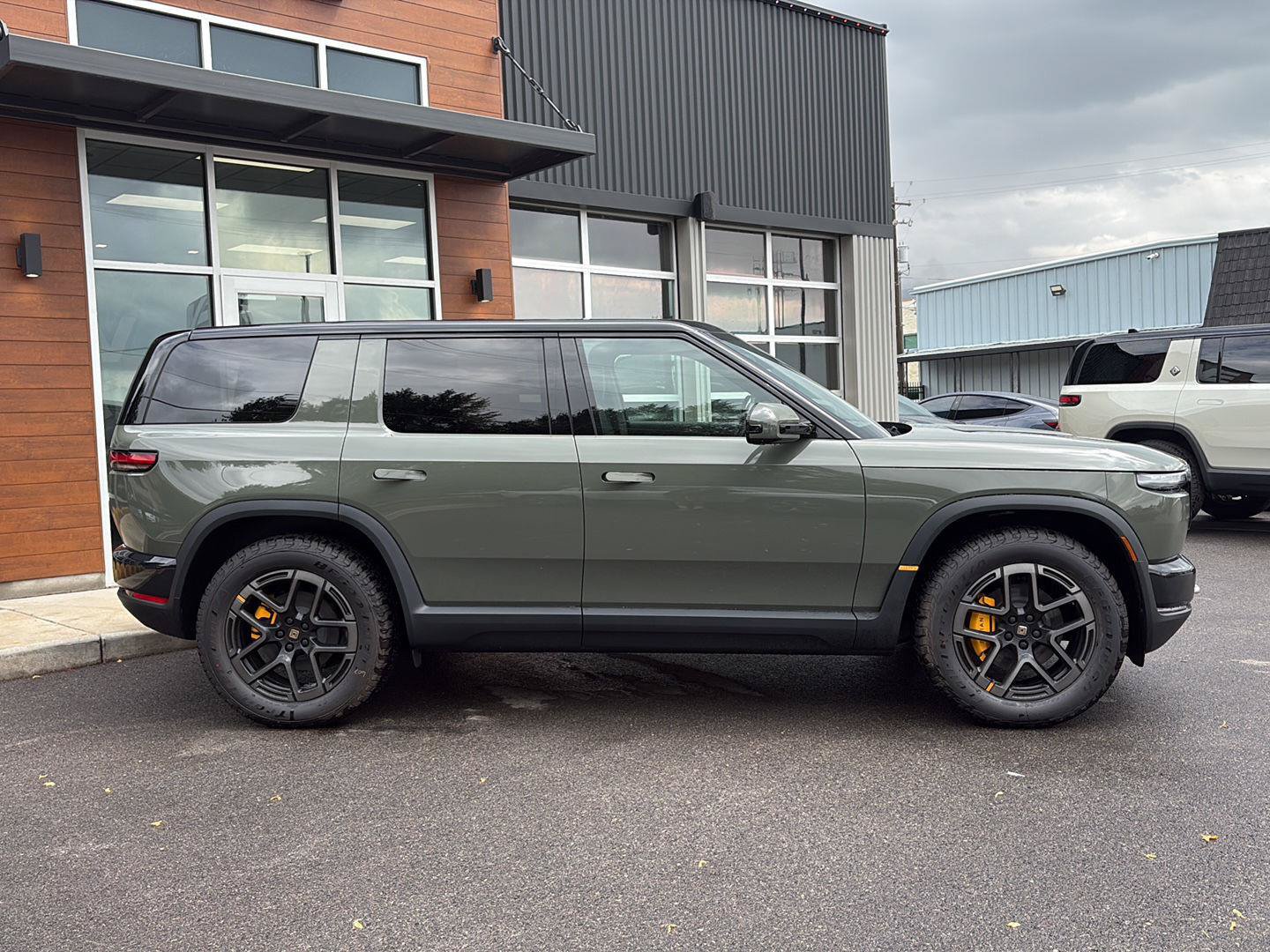 Used 2027 Rivian R2 Performance AWD/4WD image 9