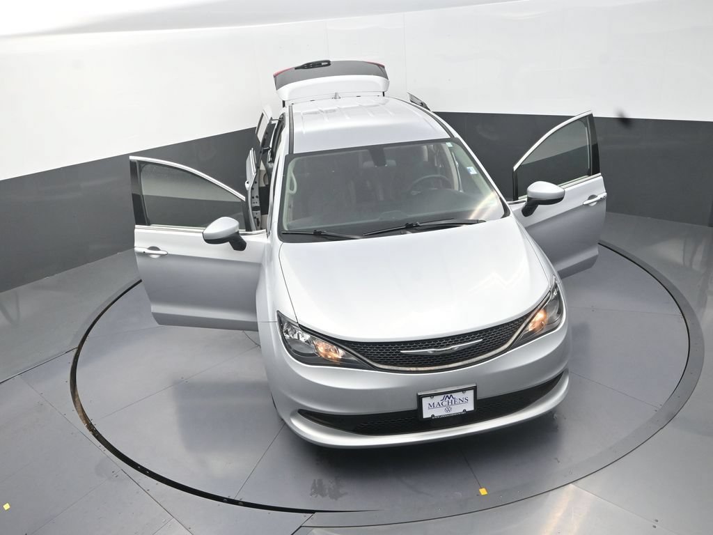 Used 2022 Chrysler Voyager LX FWD image 32