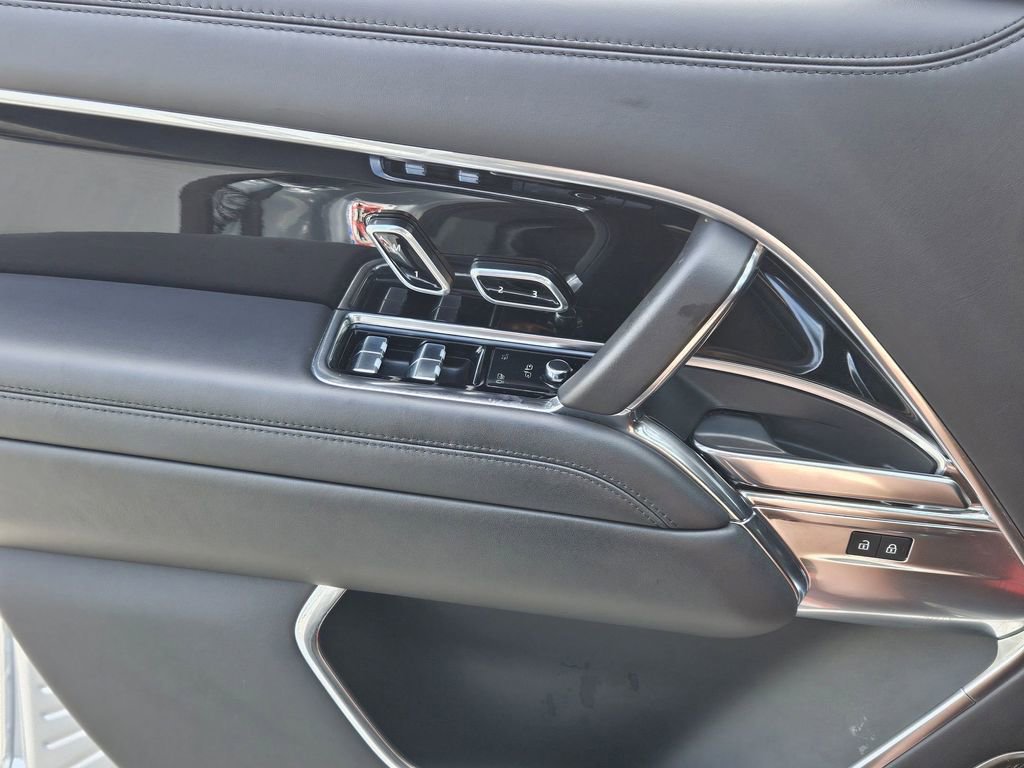 Used 2023 Land Rover Range Rover Autobiography image 9