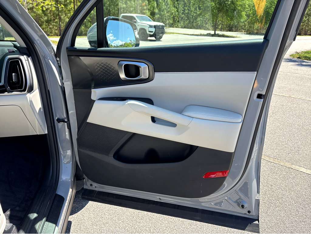 Used 2024 Kia Sorento EX w/ Panoramic Sunroof Package image 15