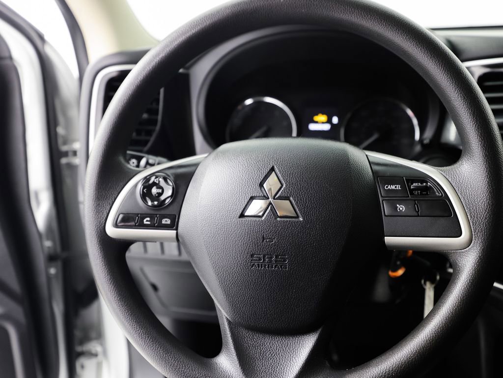 Used 2020 Mitsubishi Outlander ES image 19