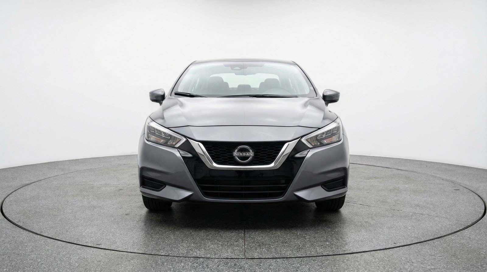 Used 2025 Nissan Versa SV image 2