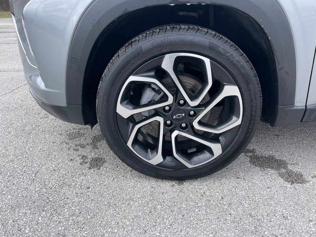 Used 2025 Chevrolet Trax RS w/ Sunroof Package image 9