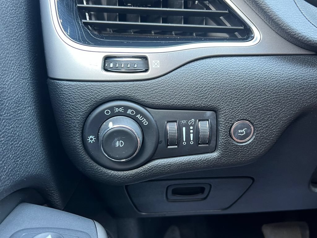 Used 2021 Jeep Cherokee Latitude Lux 80th Anniv w/ Quick Order Package 26U 80TH AWD/4WD image 22