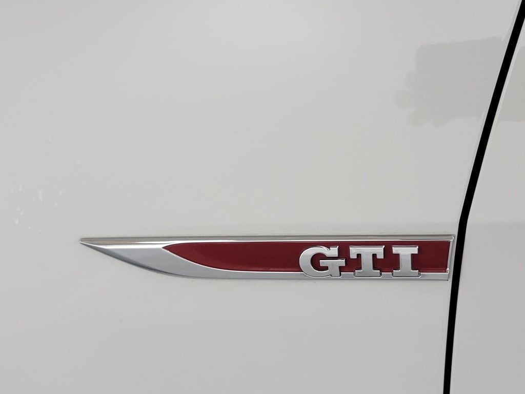 Used 2016 Volkswagen GTI SE FWD image 10