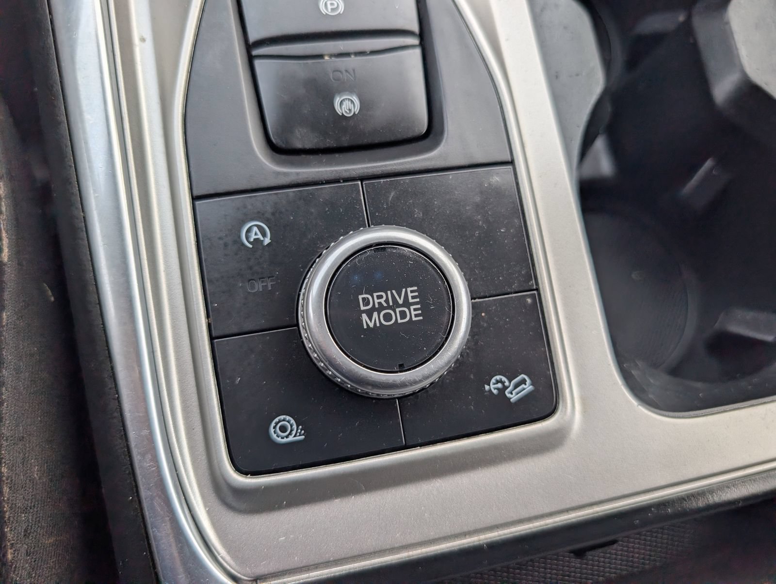 Used 2020 Ford Explorer XLT w/ Equipment Group 202A AWD/4WD image 22