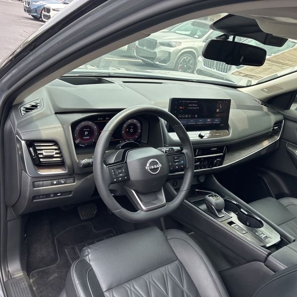 Used 2025 Nissan Rogue Platinum w/ Tech Package FWD image 19