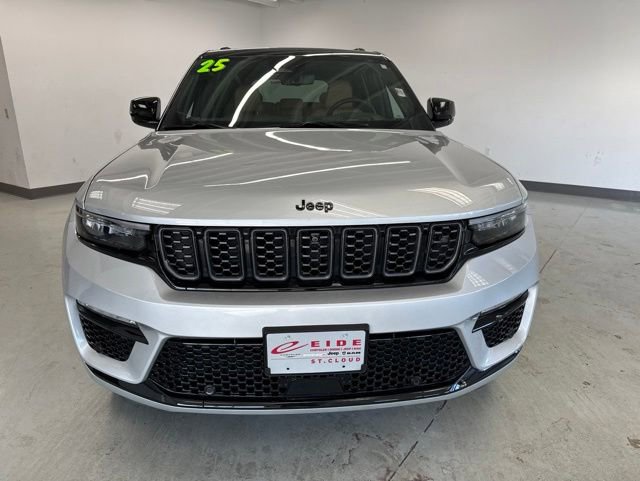 Used 2025 Jeep Grand Cherokee Summit AWD/4WD image 3