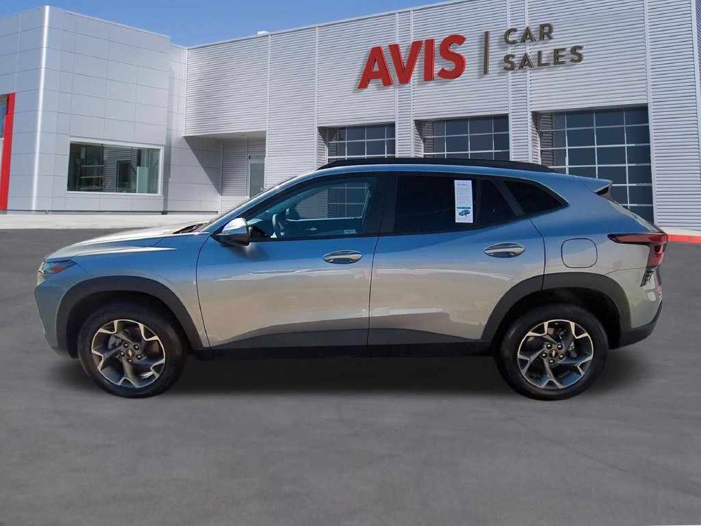 Used 2026 Chevrolet Trax LT FWD image 8
