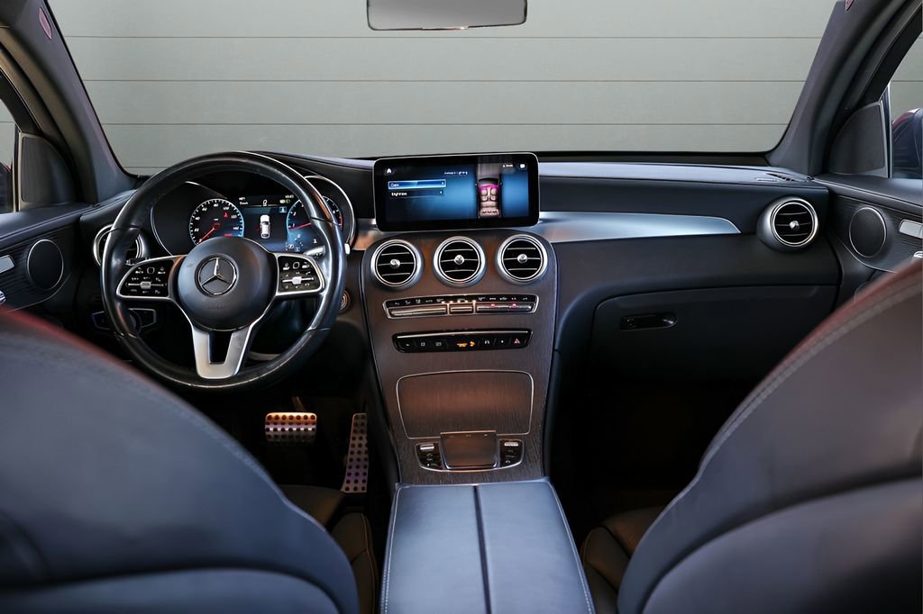 Used 2022 Mercedes-Benz GLC 300 4MATIC Coupe image 26