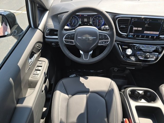 New 2026 Chrysler Pacifica Select image 3