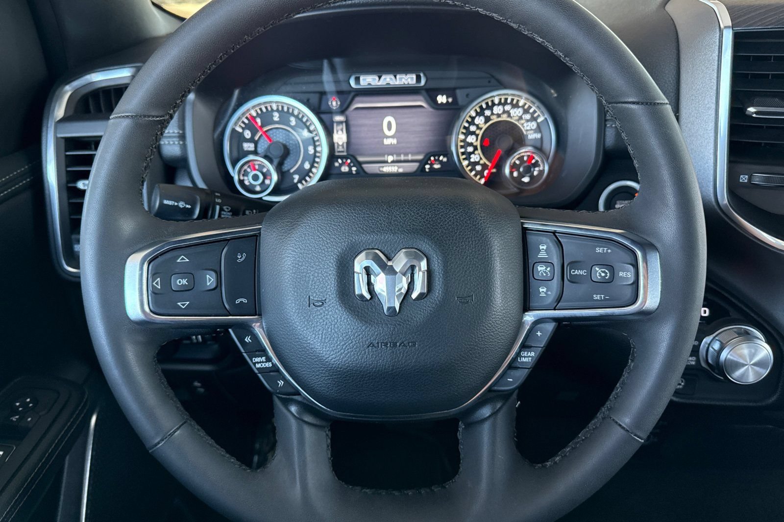 Used 2025 RAM 1500 Laramie AWD/4WD image 30