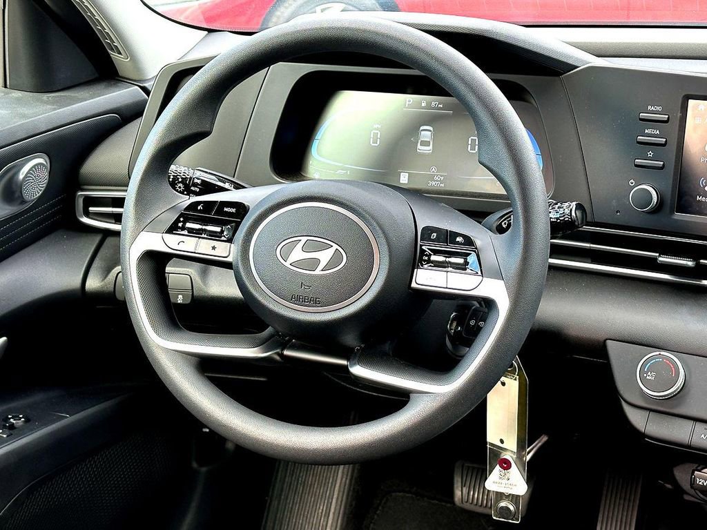 Used 2024 Hyundai Elantra SE image 24