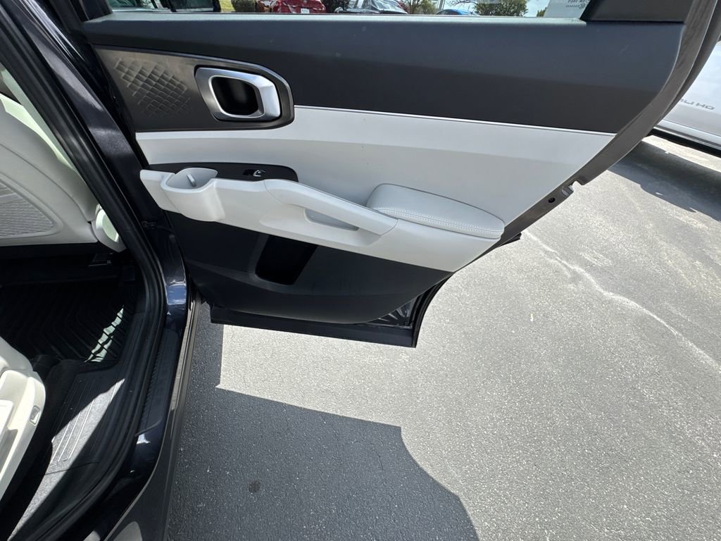 Used 2025 Kia Sorento EX image 16