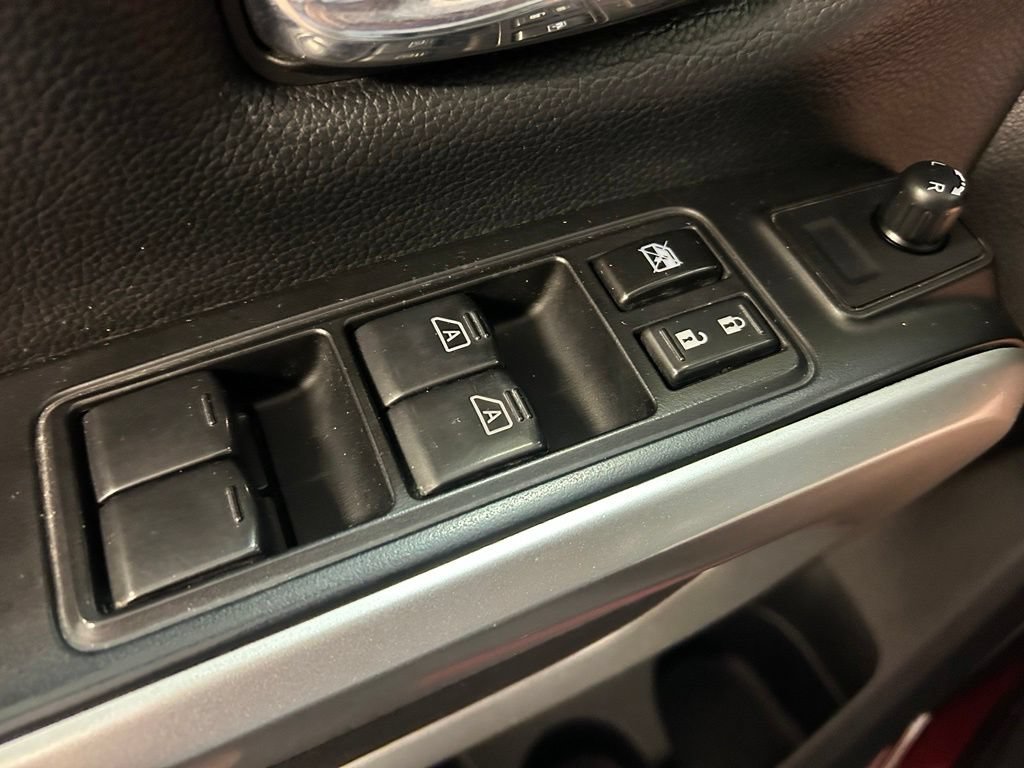 Used 2018 Nissan Titan SV AWD/4WD image 5