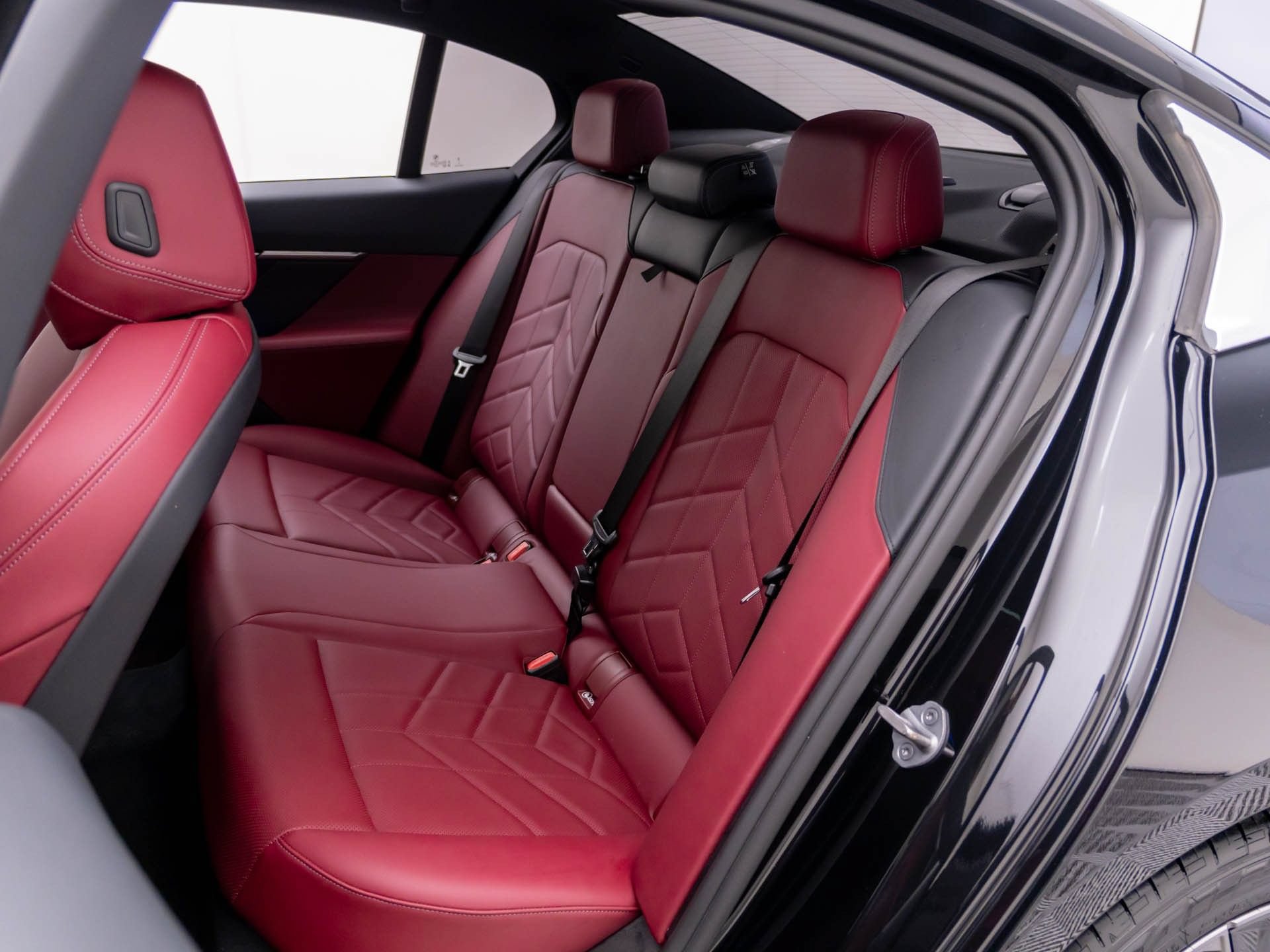 Certified 2024 BMW i5 eDrive40i w/ Premium Package RWD image 18