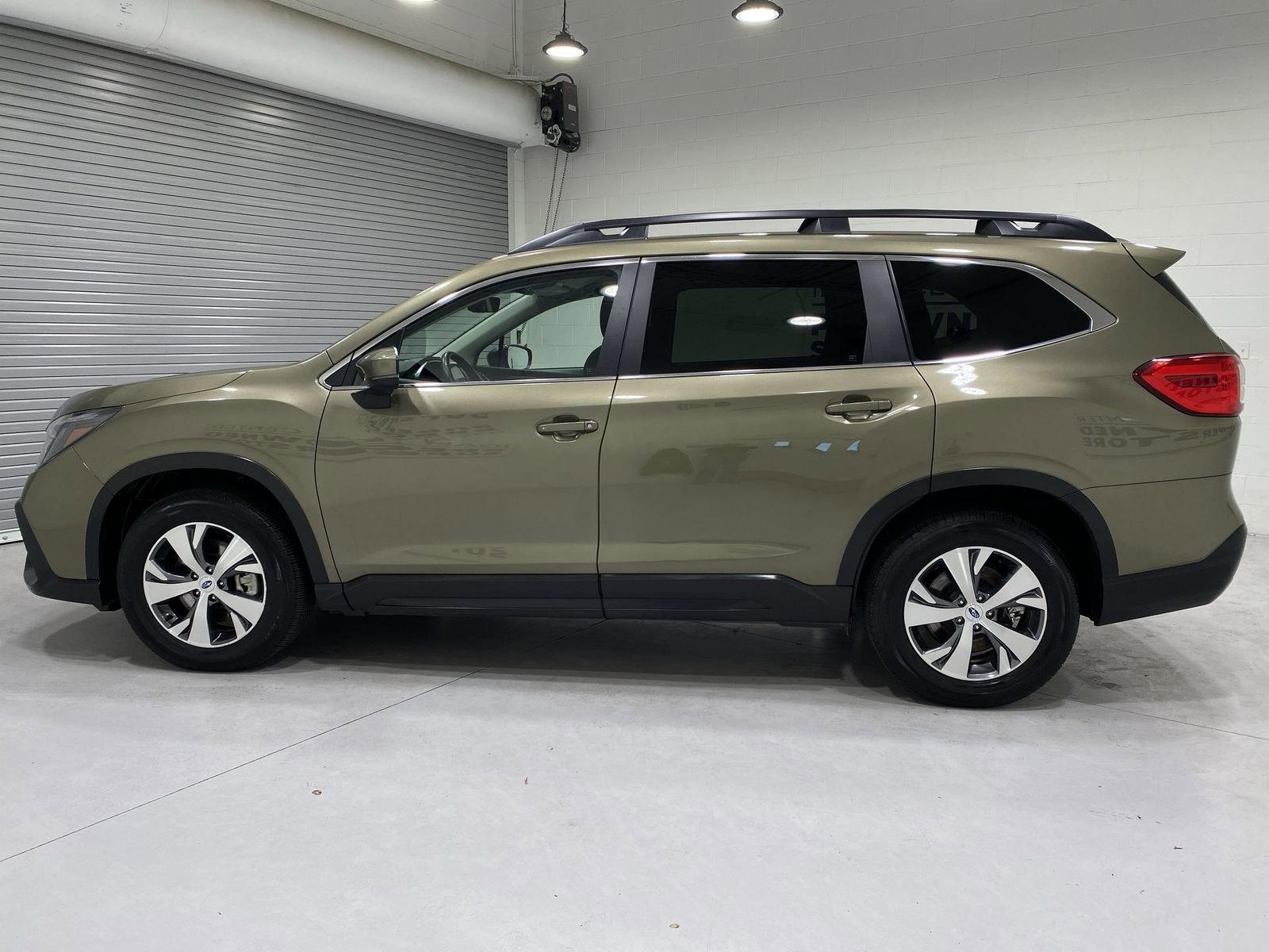 Used 2025 Subaru Ascent Premium AWD/4WD image 5