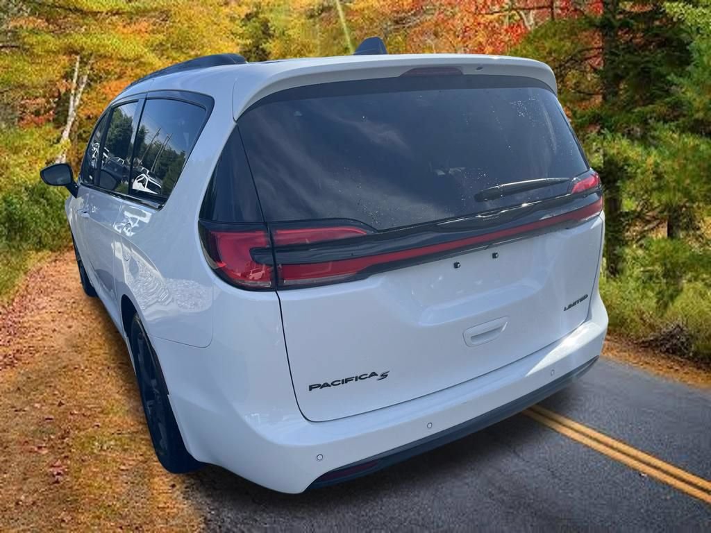 Used 2025 Chrysler Pacifica Limited FWD image 6