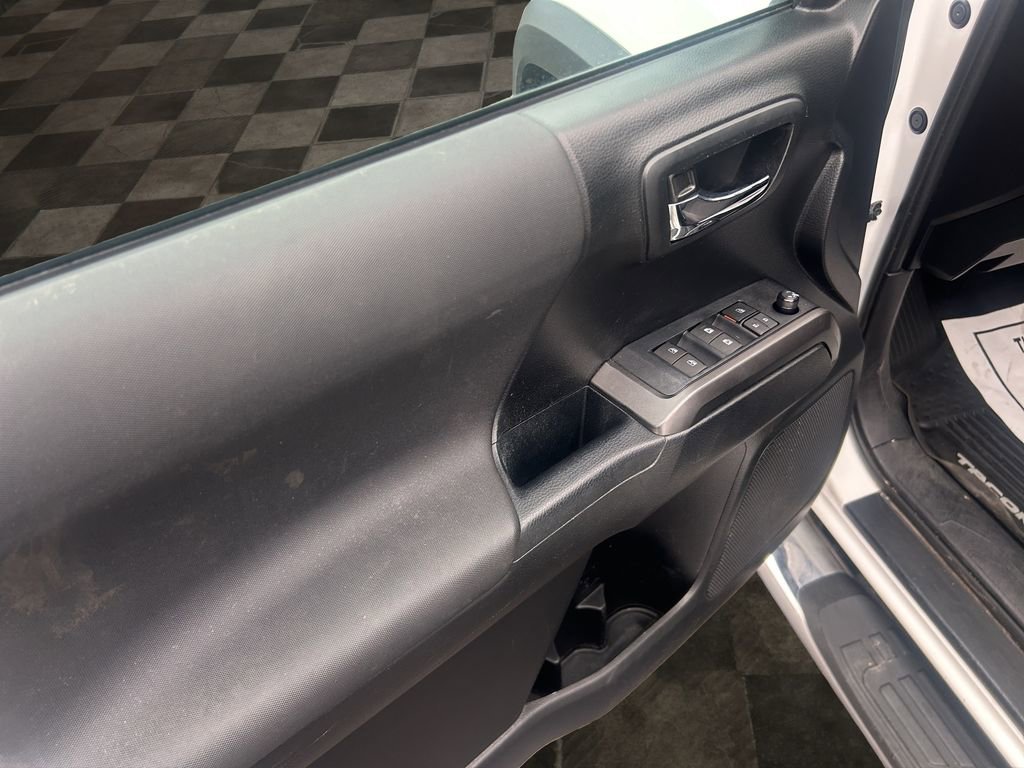 Used 2019 Toyota Tacoma TRD Off-Road image 16