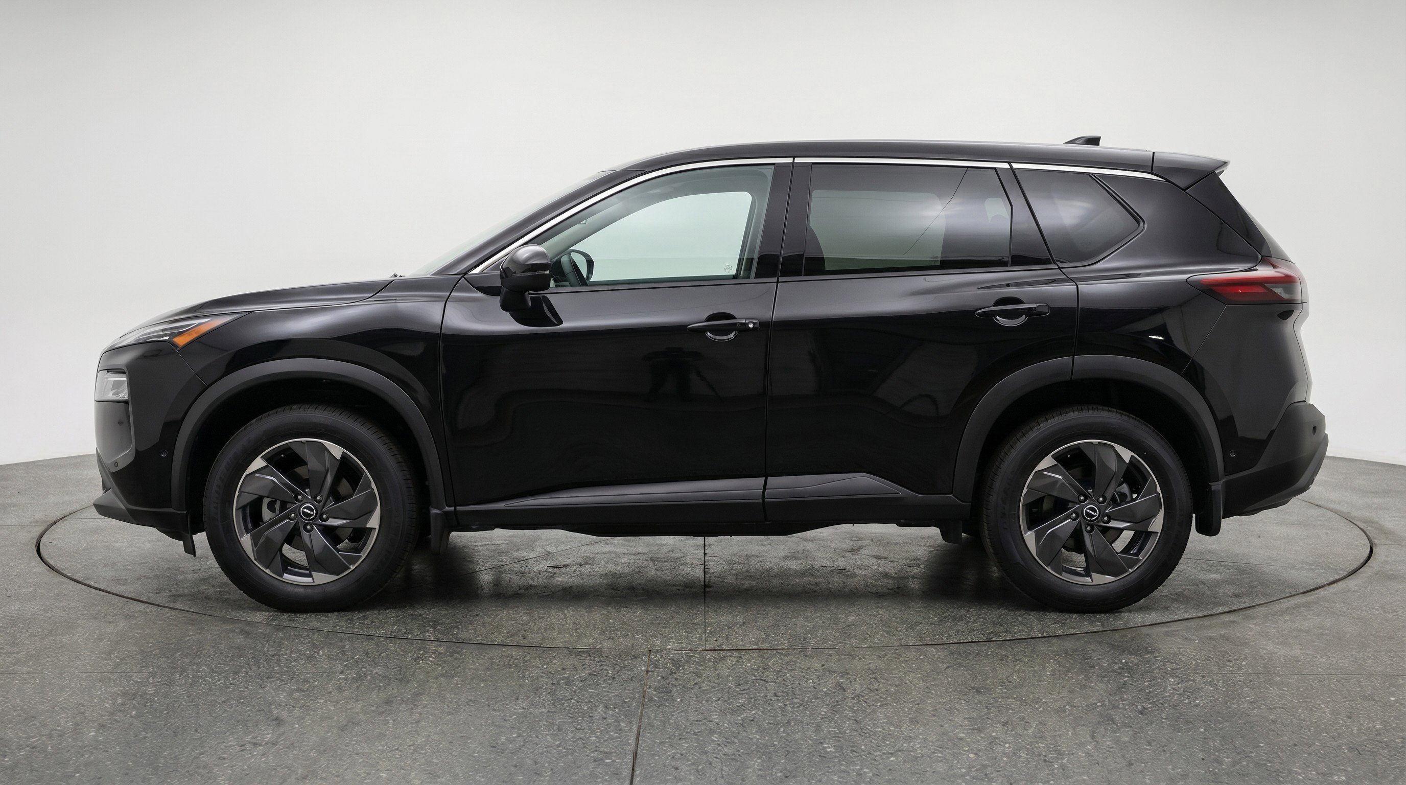 Used 2025 Nissan Rogue SV image 5