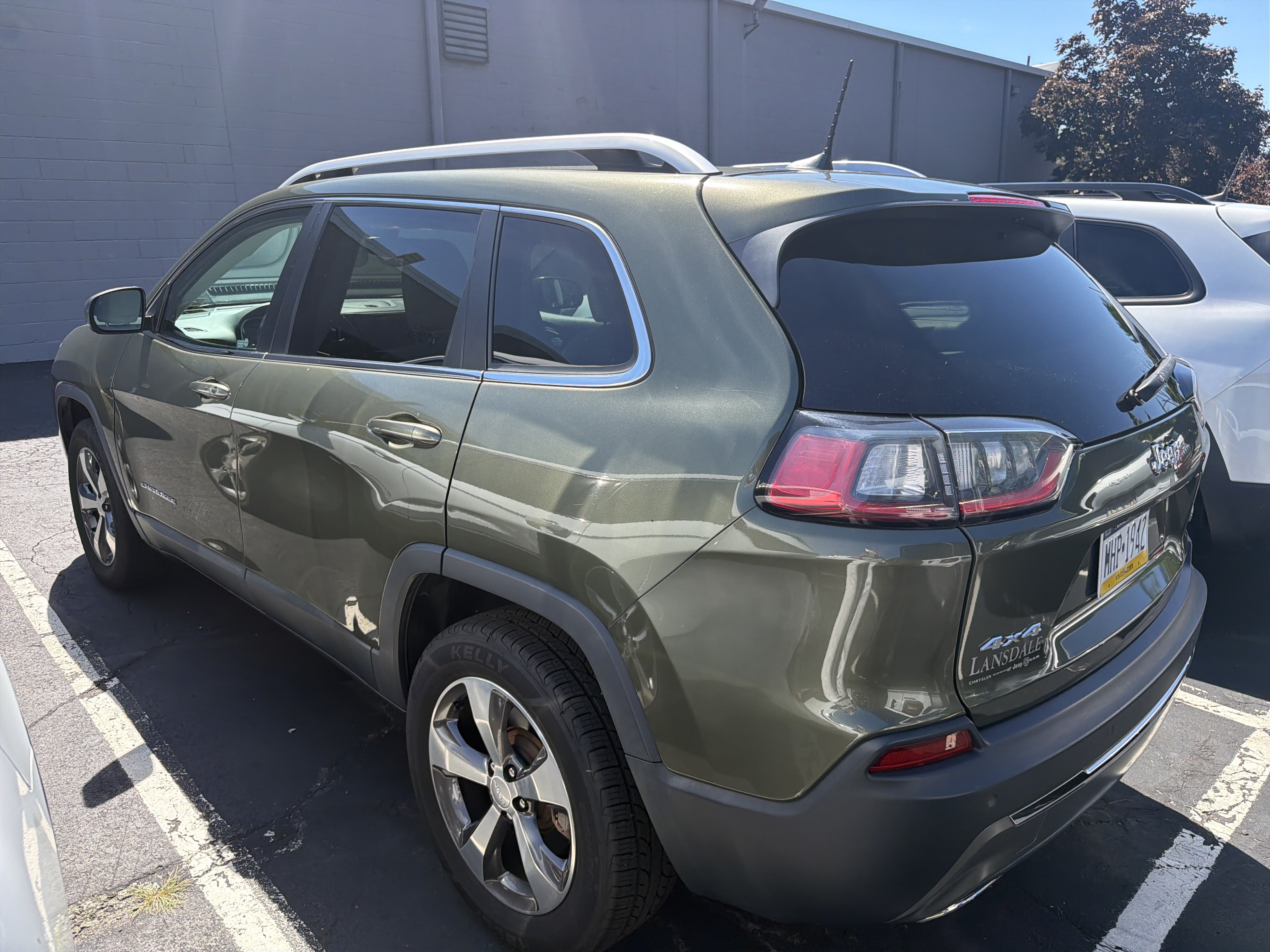 Used 2020 Jeep Cherokee Limited AWD/4WD image 4