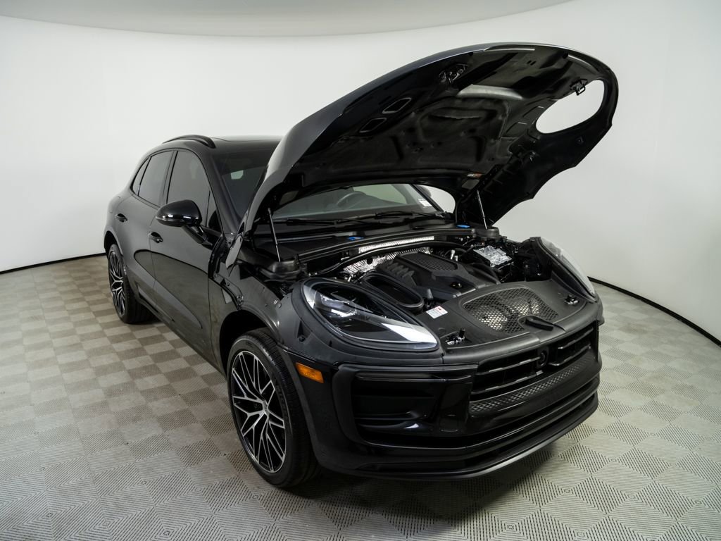 Certified 2024 Porsche Macan Turbo image 33